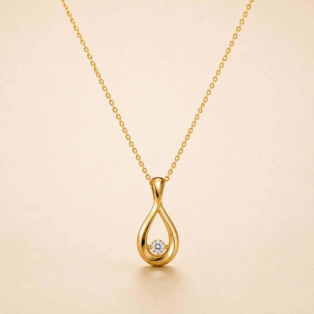 Mejuri Solid Gold Mini Compass Pendant